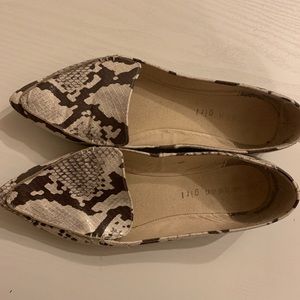 Madden Girl snake print flat size 6